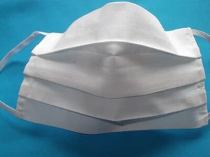 Máscara facial blanca plisada de tela de polialgodón máscara de tela hecha a mano en Reino Unido - Imagen 1 de 6