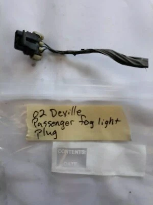 2002 CADILLAC DEVILLE ПРАВЫЙ/ПАССАЖИРСКИЙ ПРОТИВОТУМАННЫЙ ФОНАРЬ OEM ШТЕПСЕЛЬНАЯ ВИЛКА - Изображение 1 из 2