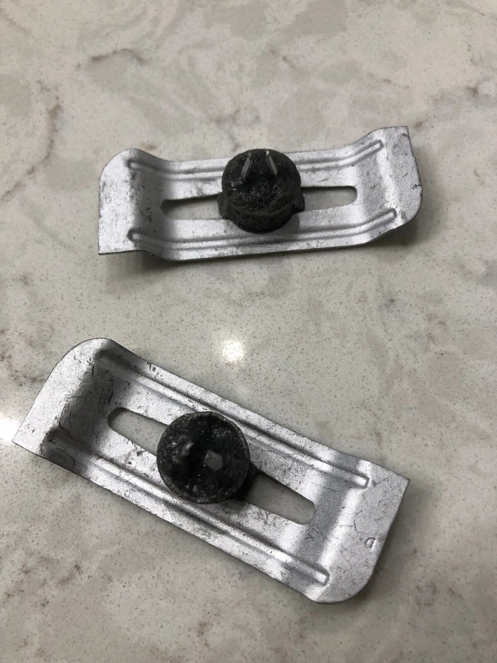 INTERNATIONAL SCOUT II, TERRA, TRAVELER TRIM MOULDING CLIP NOS - Image 1 of 1