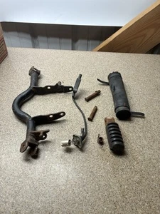 1983-2006 YAMAHA PW80 FOOT PEG BRACKET Carb Top Bar Pad Peg Mount Cable Pw 80 - Picture 1 of 6