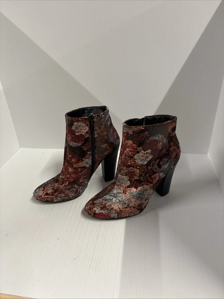 Liliana Floral Zipper Booties sz 9 - Изображение 1 из 4