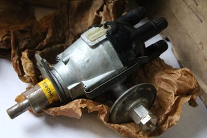 NOS LUCAS DM2P4 distributor 40289, VAUXHALL WYVERN , BEDFORD CA - Picture 1 of 4