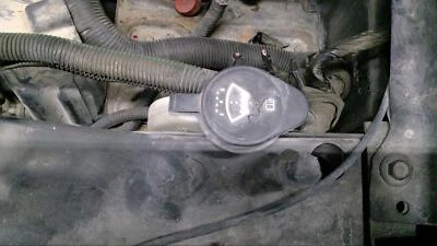 Used Washer Fluid Reservoir fits: 2005 Chevrolet Silverado 1500 pickup w/o low l Foto 1 de 4