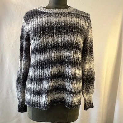 Suéter Michael Kors Rayas B/N/G con Cremallera Acento en el Hombro Mujer Mediano Foto 1 de 4