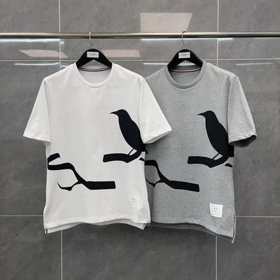 Thom Browne Hombre/Mujer Nuevo Patrón Estampado Cuello Redondo Camiseta Manga Corta Foto 1 de 4