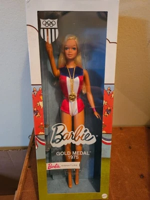 MEDALLA DE ORO 2019 MUÑECA REPRODUCCIÓN OLÍMPICA BARBIE 1975 # GPC77 MATTEL EN CAJA Foto 1 de 2