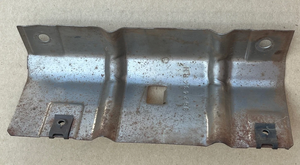 Soporte reposabrazos derecho #362434 GMCJimmy Chevrolet Blazer K5 1975-1980 usado OEM #362434 Foto 1 de 4