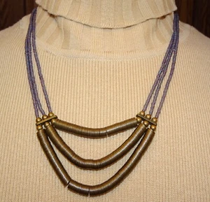 Coldwater Creek Halskette messingfarbene Metallscheiben & violette Perlen 3 Strang Schicht - Bild 1 von 11
