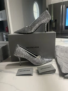 Zapatos de salón Balenciaga de plata metálica con punta de cuchillo cuadrado 9,5 EE. UU. 40 EUR Precio de venta sugerido por el fabricante $695 - Imagen 1 de 7