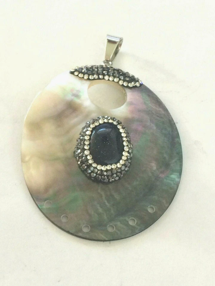 M32284 CARVED WRAPPED PAVE CRYSTAL BLUE SAND STONE OVAL GRAY SHELL PENDANT - Image 1 of 1