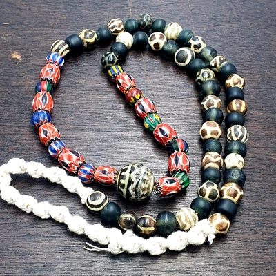 Lotto misto vintage Pumtek e Chevron perle di vetro perline collana regalo - Immagine 1 di 4