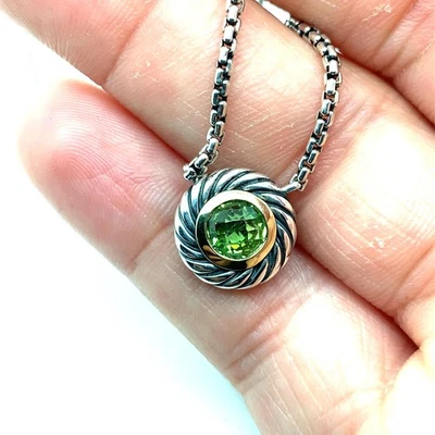 Colgante David Yurman de plata 925 y oro amarillo de 18 quilates peridoto albión con cadena de caja Foto 1 de 4