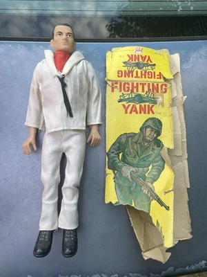 Muñeca vintage Fighting Yank años 60 1ª edición con caja de piezas con uniforme de marinero Foto 1 de 4