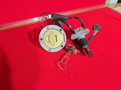 02-06 Juego de cerraduras Ducati Monster M600 620 Tapa de gas Llave de encendido Cerraduras Asiento Foto 1 de 4