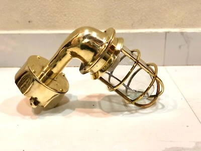 Luz de cisne de metal de latón hecha a mano con tema marítimo de montaje posterior con caja de conexiones Foto 1 de 4