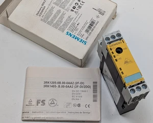 NEU SIEMENS AS Schnittstellenmodul - Sicherheitsrelais Modell # 3RK1205-0BE00-0AA2 - Bild 1 von 8