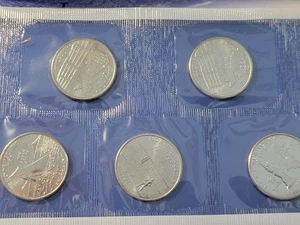 2001 U.S. Mint Set ~  P & D ~ Uncirculated Government Packaging OGP -ERROR SET - Picture 1 of 4