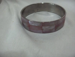Vintage Luminous Pink Mother Of Pear Bangle Bracelet silver Tone Beautiful NICE - Picture 1 of 3