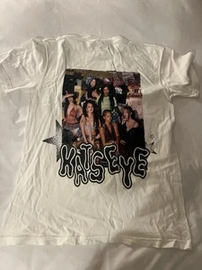 Camiseta Katseye Lollapalooza Exclusiva Mediana - Imagen 1 de 3