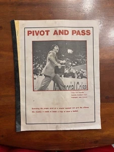VERY RARE Pivot and Pass Coach Tom Pugliese Washington State Basketball Booklet - Bild 1 von 2