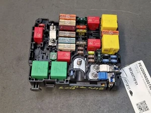 Custodia fusibile - Peugeot 208 I / 2008 I / 308 II - 9804848580 - Foto 1 di 4