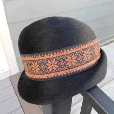 Vtg. 1960's Splendicle Italy Black Wool Hat Faux Fur Cloche 21.5" circumst. - Image 1 of 4