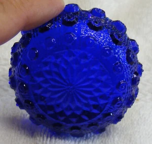 LACEY DAISY PATTERN COBALT BLUE MOSSER GLASS U.S.A. SALT CELLAR - Picture 1 of 3