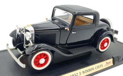 Road Signature 1/18 Scale Diecast 92248 - 1932 Ford 3 Window Coupe - Black - Image 1 of 4