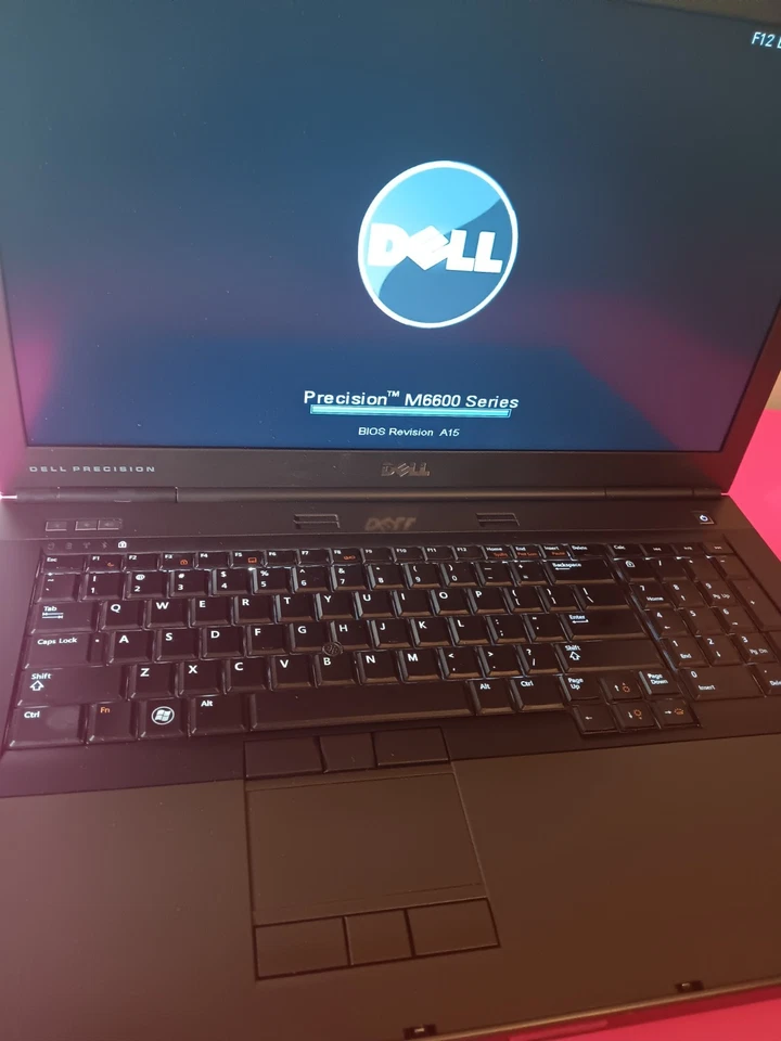 Portátil Dell Precision M6600 Intel Core i7-2640M 2,80 GHz 8 GB de RAM con llave iluminada  Foto 1 de 4