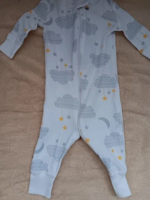 PIJAMA/PIJAMA DURMIENTE LUNA/ESTRELLAS NEUTRO NIÑO/NIÑA CREMALLERA TALLA 0-3M Foto 1 de 2