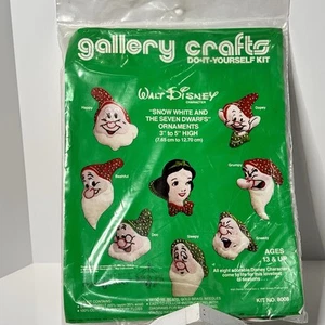 Vintage Galleria Artigianato Walt Disney Biancaneve 7 Nani Feltro Ornamento Kit Sigillato - Foto 1 di 4