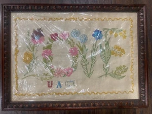 SELLO DE AMOR 1982 de colección bordado crewel acabado enmarcado con sello real floral - Imagen 1 de 15