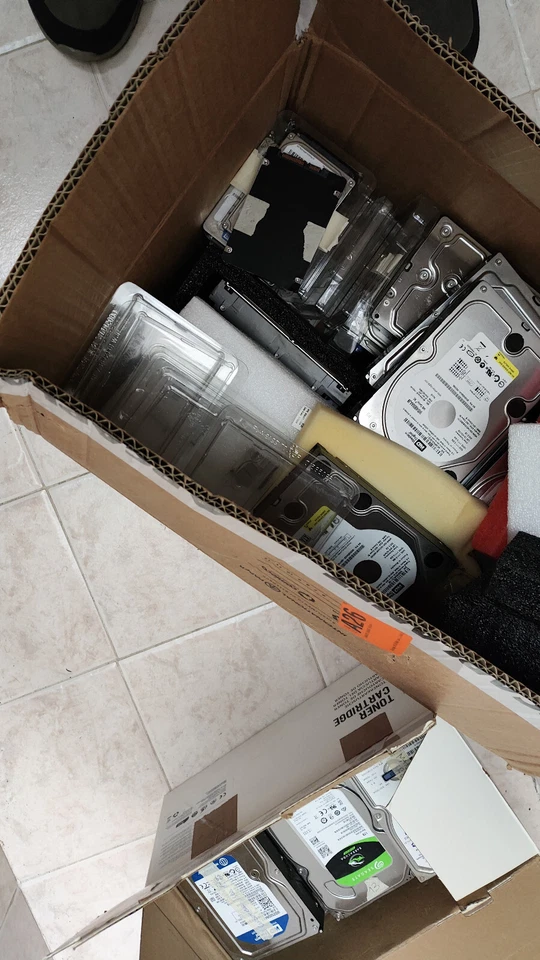 Lotto stock hard disk sata 3,5" 2,5" seagate maxtor hitachi wd VARI GB TB  (1pz) - Immagine 1 di 1