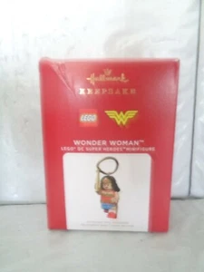 2021 Hallmark - Wonder Woman - Lego DC Super Heroes minifigure ornamento - Foto 1 di 1