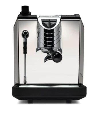 Máquina de café espresso Nuova Simonelli Oscar II verter sobre negro Foto 1 de 4