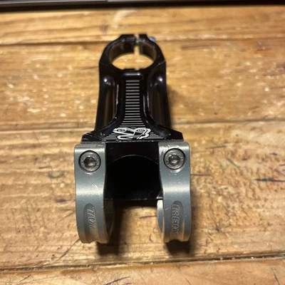 Renthal Apex Stem -   31.8, 90Mm, 1 1/8, 6 Degree Rise - Image 1 of 4