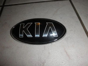 KIA K900 2014-2017 emblema/logotipo tapa maletero usado OEM 86330-3T000 - Imagen 1 de 5