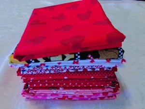 12 Fat Quarters Quilting Lot Reds Valentines Hearts Pinks Florals - Picture 1 of 4