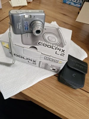 Nikon Coolpix L2 6.0MP Digital Camera - Silver - Image 1 of 4