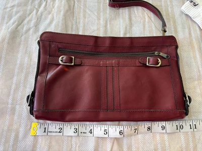 Винтажная бордовая сумка-клатч 1970-е унисекс с карманами и ремешком для путешествий - Изображение 1 из 4