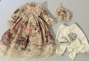 Vintage langes Puppenkleid Outfit für 18 Zoll Puppen Gobelin Stil Kleid Stirnband Kleidung - Bild 1 von 9