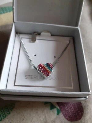 Colgante de corazón de plata esterlina para mujer, iconos de firma, nuevo en caja Foto 1 de 4