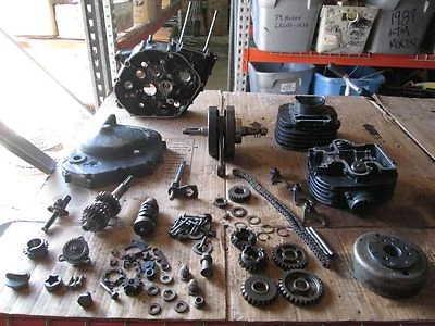 78-79 Suzuki DR370 RH Crankcase Crankshaft Cylinder Head Clutch Cover Parts Lot Foto 1 de 4