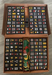 Mahjong Fliesen schwarz, Doc, Chips gelb 16, rot 12, grün 39 Tragetasche 146 Spielsteine - Bild 1 von 14