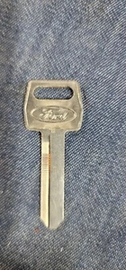 NOS RARE FORD LOGO ORIGINAL KEY BLANKS 1967 - 1992 "B" CODE - Bild 1 von 2