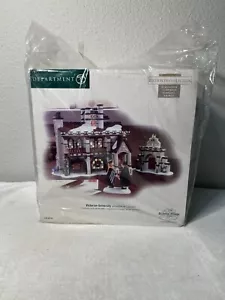 Dept 56 Dickens Village Università Vittoriana Set di Due Pensionati Ed. da Collezione - Foto 1 di 5