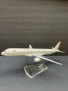 RARE ASIANA AIRLINES AIRBUS A321 DESK MODEL DISPLAY 13” inches 33 cm AIRPLANE - Picture 1 of 11