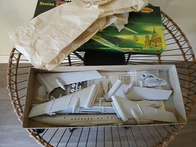 ***Vintage Aurora Russian TU104 Model Kit - AWESOME C10*** - Image 1 of 4