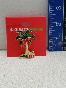 Celebrate Together Weihnachten Emaille Brosche Baum Schmetterling Geschenkbox Brosche NEU! - Bild 1 von 3