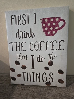 Placa colgante letrero pintado "1º tomo mi café y luego hago cosas" Foto 1 de 4
